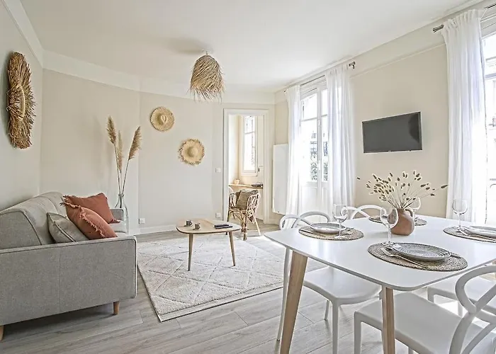 Le Petit Morny. Apt Renove Lumineux Et Central